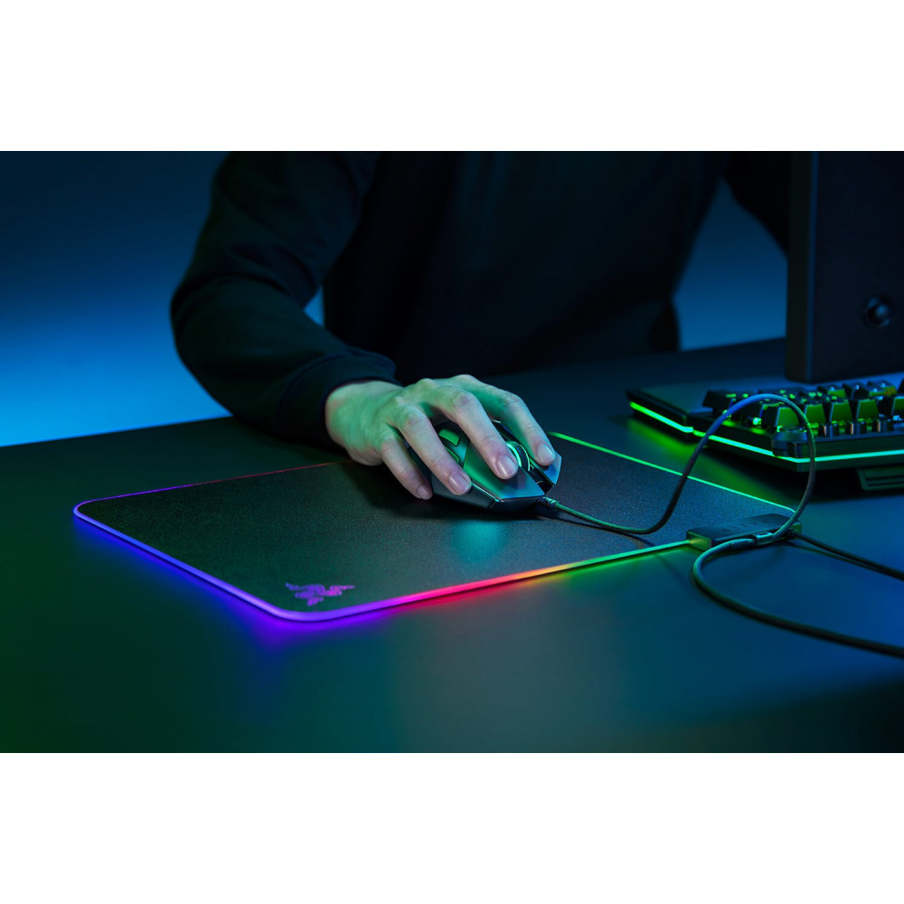 Ігрова поверхня Razer Firefly V2 (RZ02-03020100-R3M1)